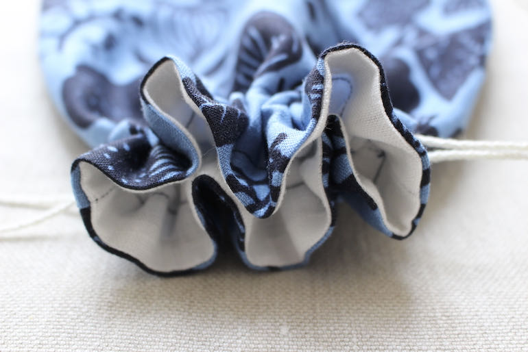 花図案の吹寄<br />巾着セットレッド